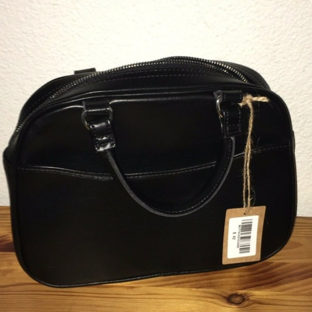 Brand New Black Brandy Melville Purse, cute bag, lovely clutch with handles